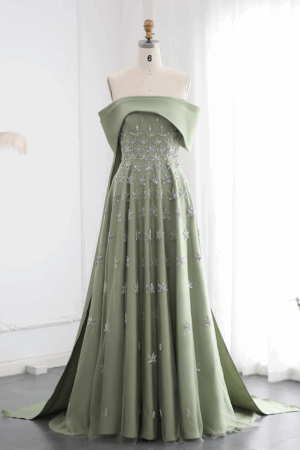 فستان أخضر ساجا فخم بلمعة ساتان مع كاب ملكي