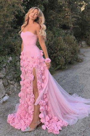 🌸 فستان وردي ناعم بتفاصيل ثلاثية الأبعاد – SS207 ✨ فخامة التفاصيل وأنوثة لا تُقاوم ✨