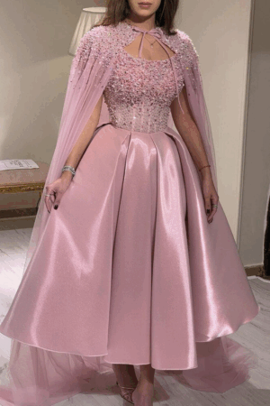 فستان بلون وردي بلَش فاخر بتصميم كاب عربي راقٍ ✨