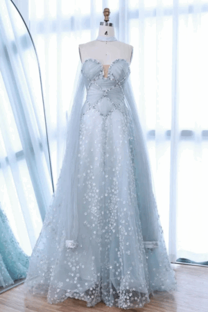 فستان سهرة أزرق فاتح بنمط خيالي A‑Line بتطريز عربي