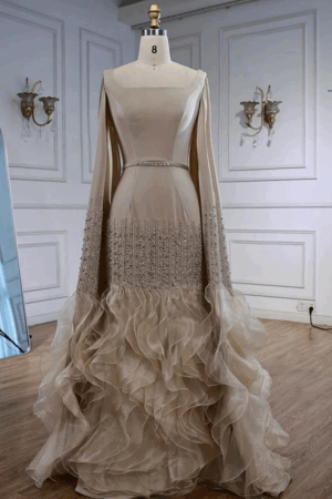 فستان سهرة موف فاتح بتطريز فاخر وأكمام كاب