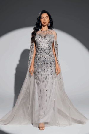 فستان سهرة فضي فاخر مع كاب طويل