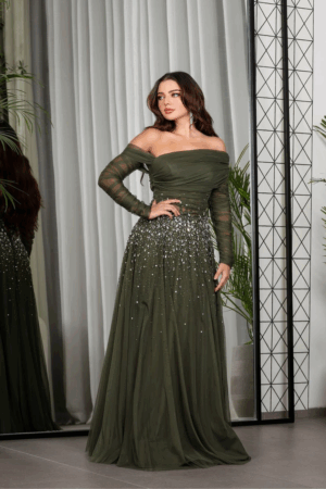 فستان سهرة زيتي فاخر من التول المطرّز بكتف واحد