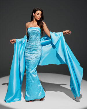 فستان سهرة أزرق ملكي مطرز مع شال فاخر